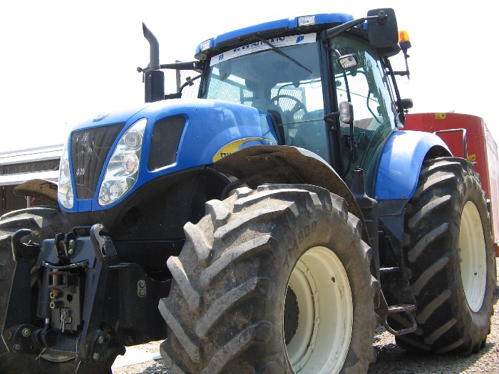 Tracteur agricole New Holland T7030