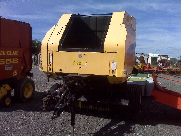 Presse ronde New Holland BR750