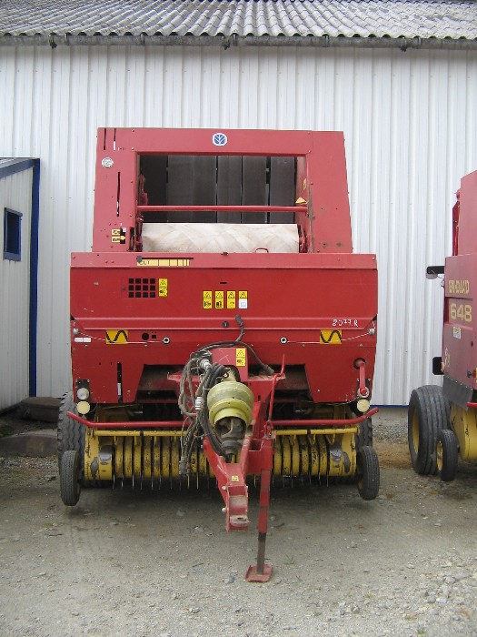 Presse ronde New Holland 658