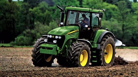 Ce tracteur est le plus puissant des trois John Deere 7020. (©John Deere)