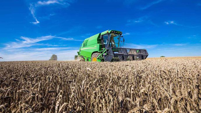 La moissonneuse-batteuse W440 sera disponible pour les moissons 2015 moissonneuse-batteuse John Deere W440