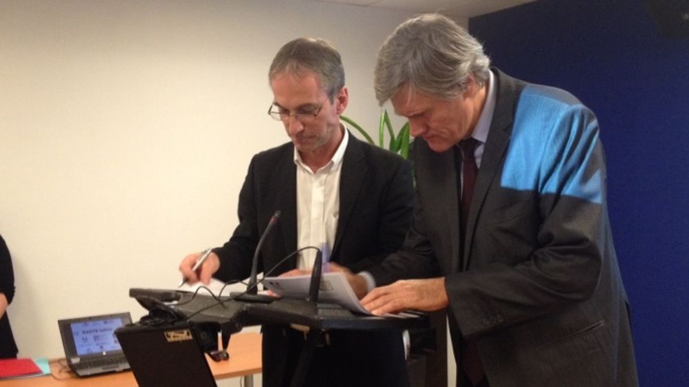 Avec Stéphane Le Foll et 13 partenaires, la Fnpl signe son « Pacte laitier » Avec Stéphane Le Foll et 13 partenaires, la Fnpl signe son « Pacte laitier »