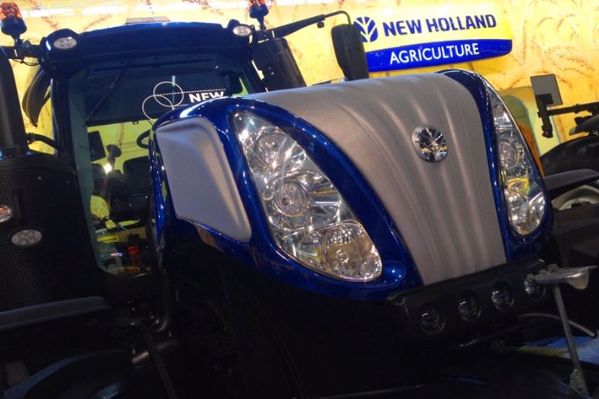 New Holland T7 châssis long et tracteur T8 autonome au SIMA