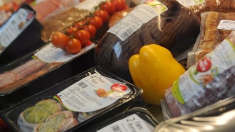 La grande distribution tire son épingle du jeu de la volatilité des prix des produits agricoles. (©Terre-net Média)