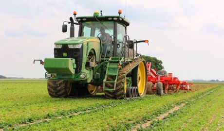 Chaque année, entre 25 et 30 tracteurs 8RT sont commercialisés en France. (©Terre-net Média)