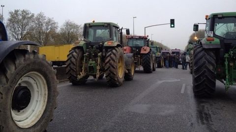 Selon la Préfecture du Calvados, 250 tracteurs sont rassemblés lundi autour de Caen et une cinquantaine autour de Lisieux.  (©Terre-net Média)