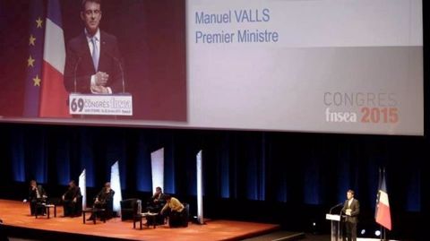 Manuel Valls, lors du congrès 2015 de la Fnsea, avait réussi son examen de passage devant des agriculteurs déjà dépités. (©Fnsea)