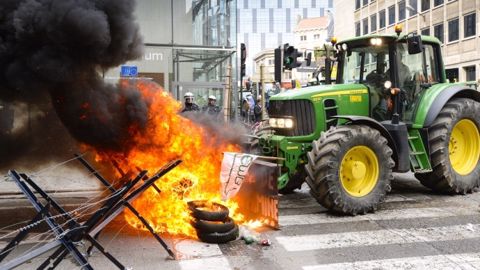 Devant la Commission européenne, les agriculteurs de l'Emb ont exprimé leur colère lundi 7 septembre 2015. (©European Union 2015 - EP ) 
