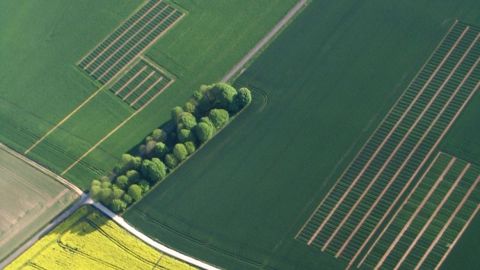 Pour la campagne 2015/2016, Basf met à disposition des distributeurs un nouvel outil Perf Eco Fongi pour simuler avec ses propres données le retour sur investissement de la protection fongicide. Essais Basf vus du ciel. (©Yannick Patin)