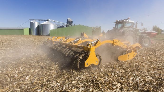 Les sénateurs Les Républicains et UDI estiment que la loi d'avenir agricole de Stéphane Le Foll est passée à côté des problématiques de compétitivité des exploitations agricoles.