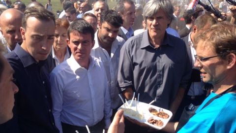 Manuel Valls, entouré de Thomas Diemer, président de JA et de Stéphane Le Foll, ministre de l'agriculture lors des Terres de Jim 2014. (©Terre-net Média ) 