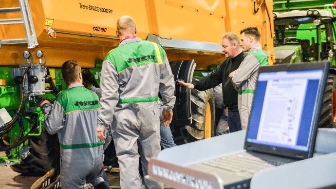 Des dizaines de machines exposées.