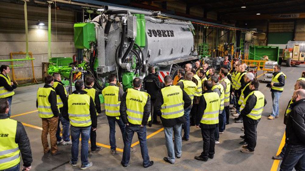 Des démonstrations appuient les cours théoriques. (©Joskin)