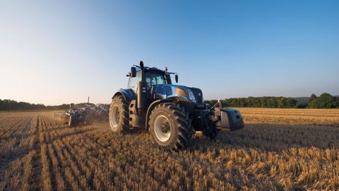 Grâce au savoir-faire de FPT, motoriste de la marque, New Holland fera l’impasse de la vanne EGR sur ses futurs tracteurs Stage V, qui disposent de moteurs HI-SCR. (©New Holland)