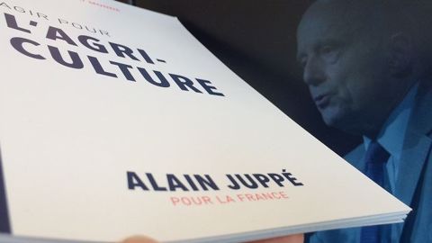 Alain Juppé a présenté son projet de programme agricole dans un "cahier" thématique mi-avril 2016. (©Terre-net Média) Alain Juppé a présenté son projet de programme agricole dans un "cahier" thématique mi-avril 2016. (©Terre-net Média)