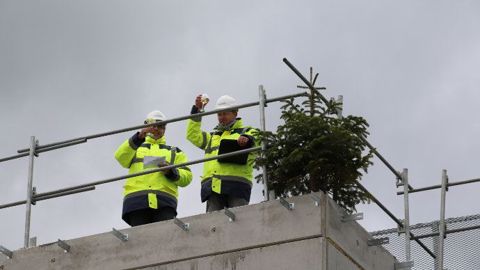 Lemken Richtfest : les ouvriers bénissent le bâtiment. (©Terre-net Média)
