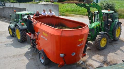 Cliquez pour <a target="_self" href="http://www.web-agri.fr/melangeuse/t489">voir les articles et essais sur les mélangeuses</a> (©Terre-net Média)