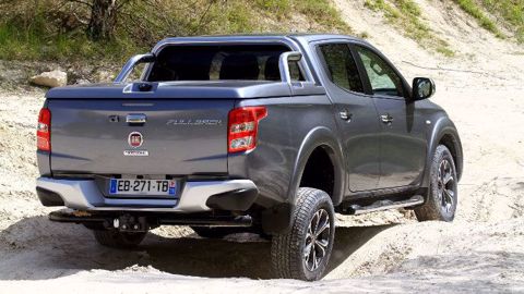 Fiat Fullback, aussi à l'aise aux champs que sur les chemins plus ludiques du week-end (©Fiat Professional)