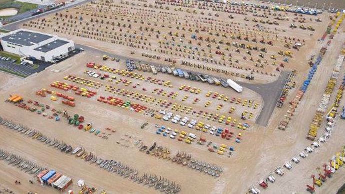 Vue aérienne du site de ventes Ritchie Bros de Saint Aubin Gaillon (27)