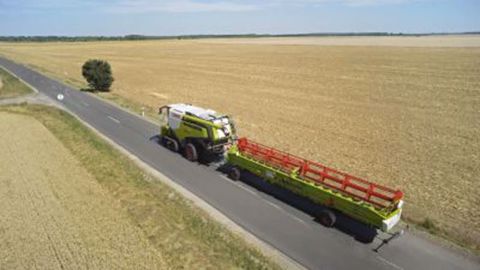 Les nouveaux chariots porte-coupe Claas disposent de quatre roues directrices. (©Claas) Les nouveaux chariots porte-coupe Claas disposent de quatre roues directrices. (©Claas)