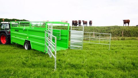 La bétaillère Bétimax RDS-P est la version peinte en verte. (©Joskin)