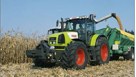Le Fendt Xylon 524 au semis. Claas Ares 826 RZ à la récolte. (©Claas)
