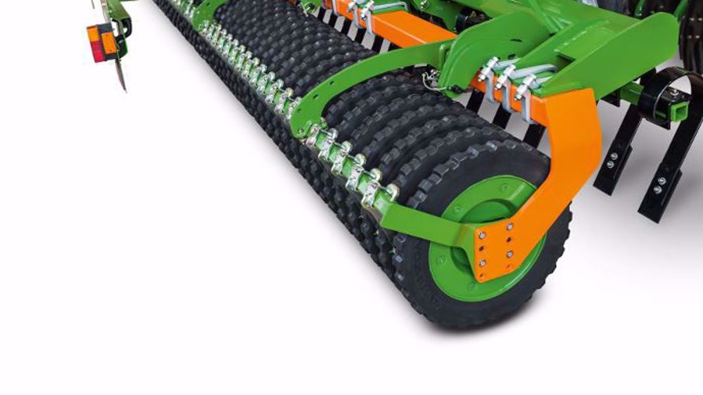 Le rouleau Matrix 650 favorise la production de terre fine en surface et demande moins de puissance de traction. (©Amazone)