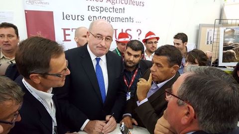 En visite au Sommet de l'élevage 2016, Phil Hogan a échangé sur la réforme de la Pac avec Xavier Beulin et Jen-Pierre Fleury. (©Terre-net Média) En visite au Sommet de l'élevage 2016, Phil Hogan a échangé sur la réforme de la Pac avec Xavier Beulin et Jen-Pierre Fleury. (©Terre-net Média)