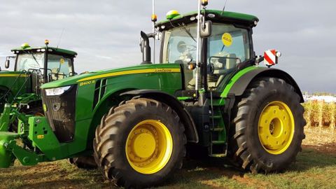 Le nouveau modèle de John Deere 8R sera aussi disponible en 8 RT (©Terre-net Média )