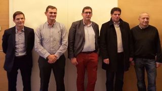 Les nouveaux partenaires actionnaires de Medria : Cyril Melin, Sofiprotéol ; Erwan Gilet, groupe CCPA ; Philippe Royer et Thierry Hulmer, groupe Seenergi, Eric Jallas, Itk. (©DR) Les nouveaux partenaires actionnaires de Medria : Cyril Melin, Sofiprotéol ; Erwan Gilet, groupe CCPA ; Philippe Royer et Thierry Hulmer, groupe Seenergi, Eric Jallas, Itk. (©DR)
