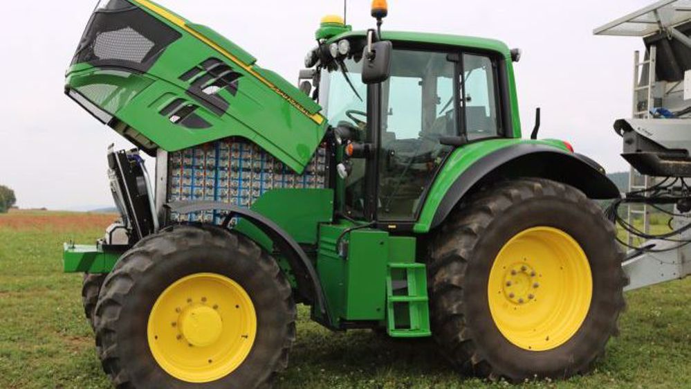 Le tracteur électrique Sesam de John Deere développe jusqu'à 300 kW. (©John Deere)<span style="font-size: 14px; text-align: justify; color: #000000;"> 