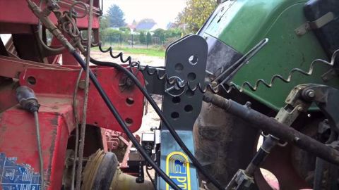 Interface entre le tracteur et l'outil, le système de pesée est relativement simple à utiliser. (©Agrotronix)