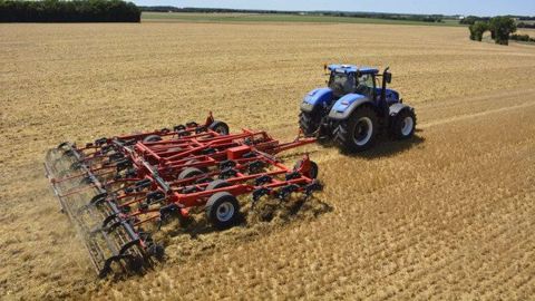 La gamme de déchaumeur semi-porté Crossland est proposée avec des dents Eurochisel de 700 ou 800 mm de hauteur. (©Grégoire et Besson)