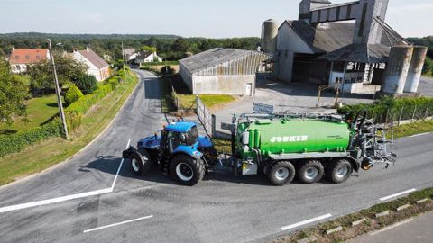 La nouvelle flèche de pompage bénéficie de trois mouvements pour descendre plus bas, à 320 °. (©Joskin) La nouvelle flèche de pompage bénéficie de trois mouvements pour descendre plus bas, à 320 °. (©Joskin)
