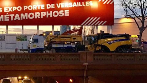 Le transporteur possède une centaine de cartes grise de véhicules spécialisés pour le transport d'engin agricole. (©TLR)<span style="font-size: 14px; text-align: justify; color: #000000;"> Le transporteur possède une centaine de cartes grise de véhicules spécialisés pour le transport d'engin agricole. (©TLR)<span style="font-size: 14px; text-align: justify; color: #000000;">