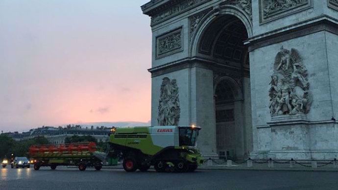 Claas sous l’Arc de triomphe pendant 3 jours avec BiodiversiTerre