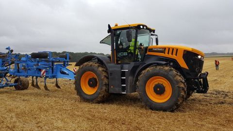JCB et Lemken, le Duochoc de l'été. (©Terre-net Média) JCB et Lemken, le Duochoc de l'été. (©Terre-net Média)