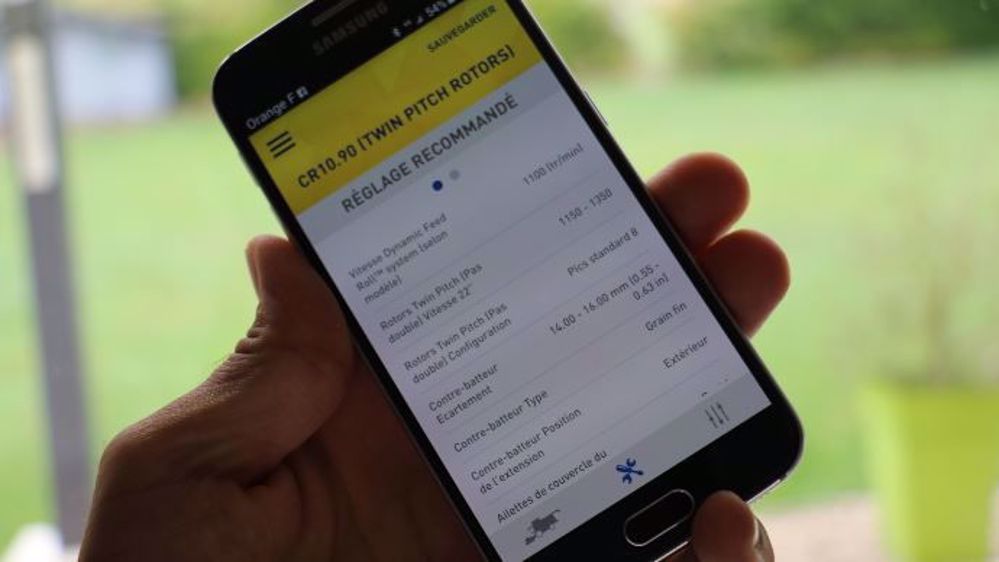 L'application mobile propose les meilleurs réglages de la moissonneuse-batteuse après que l'opérateur ait renseigné les conditions de travail. (©New Holland)