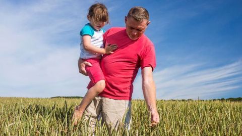 En 2017, seulement 40 % des agriculteurs encourageraient leur enfant à reprendre l’exploitation. (©Chrisberic, Fotolia) En 2017, seulement 40 % des agriculteurs encourageraient leur enfant à reprendre l’exploitation. (©Chrisberic, Fotolia)
