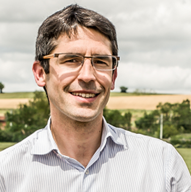 Avec Claude Domenget (ci-dessous), Guillaume Favoreu est juriste au cabinet de conseil Optimes.