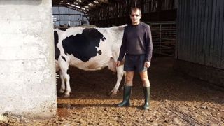 Frédéric Anty teste l'adhérence des bottes Agrilite. (©Terre-net Média) Frédéric Anty teste l'adhérence des bottes Agrilite. (©Terre-net Média)