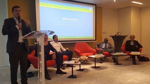 Benoist Apparu lors de la présentation de l'initiative "Planet A" jeudi 26 octobre 2017, aux côtés de Bertrand Chauffert, agriculteur, Romain Faroux, fondateur d'Airinov, Jacques Diouf, ancien directeur de la FAO, et Gilles Trystram, directeur d'AgroParisTech. (©Terre-net Média)