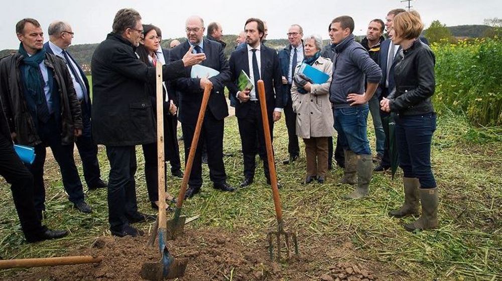 A Bar-sur-Aube, vendredi 20 octobre 2017, Stéphane Travert a visité l'exploitation SCA Saint-Nicolas, gérée par Jean-Baptiste Schrener. (©Xavier Remongin/Min.Agri.Fr)
