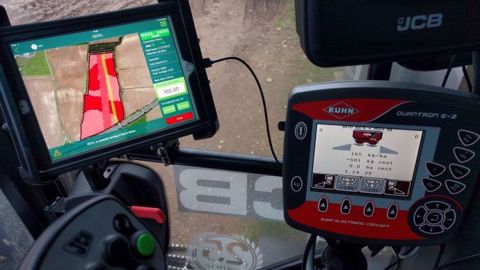 L’application iSoyl permet d’utiliser le GPS de l’iPad si le tracteur en est dépourvu, et de transférer les cartes de préconisation sans clé USB. (©Soyl)