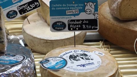 La fromagerie de Montbardon, désormais engagée dans la filière Agri-Éthique, commercialise ses fromages de façon équitable. (©Agri-Éthique)