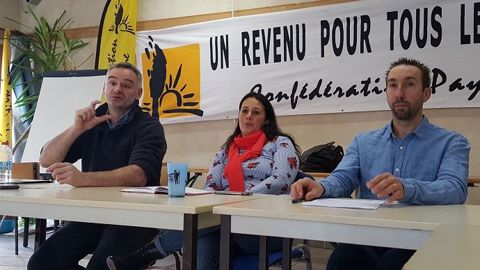Laurent Pinatel, porte-parole de la Confédération paysanne, aux côtés de Temanuata Girard, secrétaire générale, et Nicolas Girod, secrétaire national du syndicat, mercredi 24 janvier 2018. (©Terre-net Média)