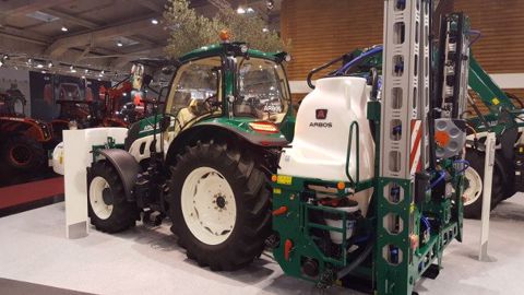 Arbos de la série 5000 avec un pulvérisateur de la marque sur le stand de l'Agritechnica en novembre dernier. (©Terre-net Média) Arbos de la série 5000 avec un pulvérisateur de la marque sur le stand de l'Agritechnica en novembre dernier. (©Terre-net Média)