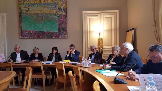 André Chassaigne (à gauche), les parlementaires et des représentants de l'Anraf, lors d'une conférence de presse mercredi 7 mars 2018 à la mi-journée, ont dénoncé le 