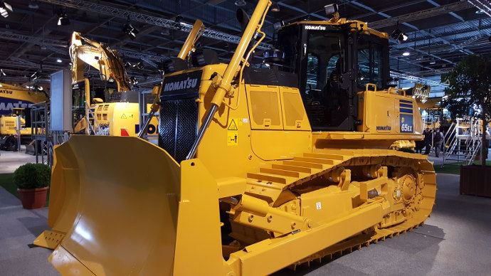 Que serait un salon de travaux publics sans un beau Bulldozer comme ce Komatsu.