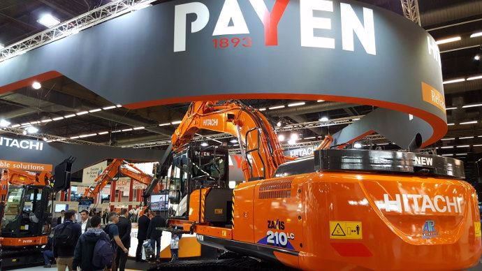 Le concessionnaire Payen expose Hitachi, la marque qu’il distribue en France.